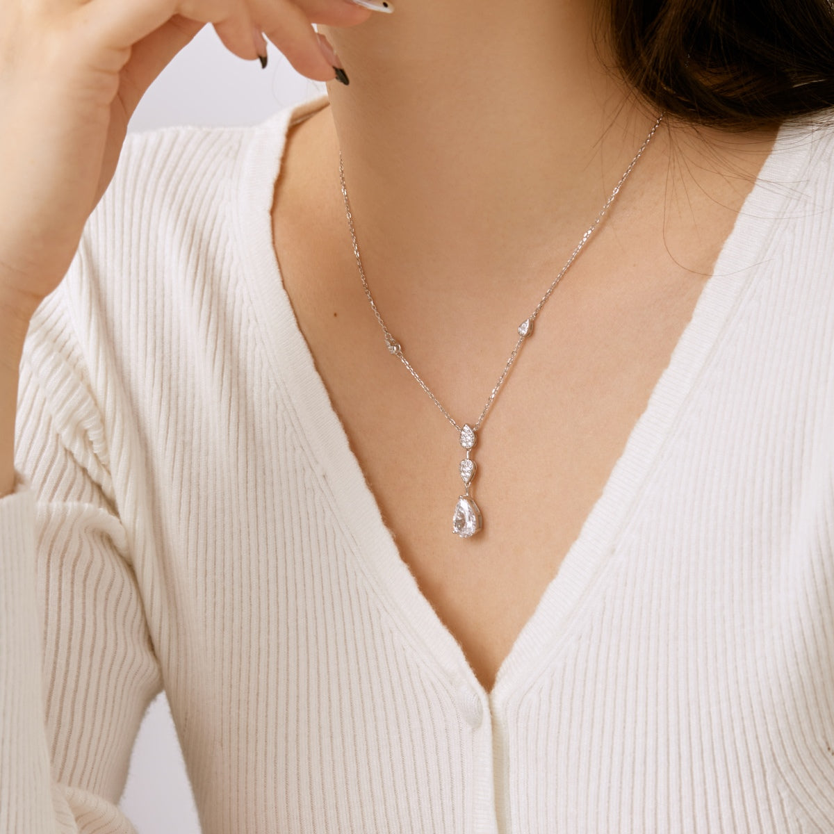 [AuraEcho]Dazzling Pear Cut Necklace