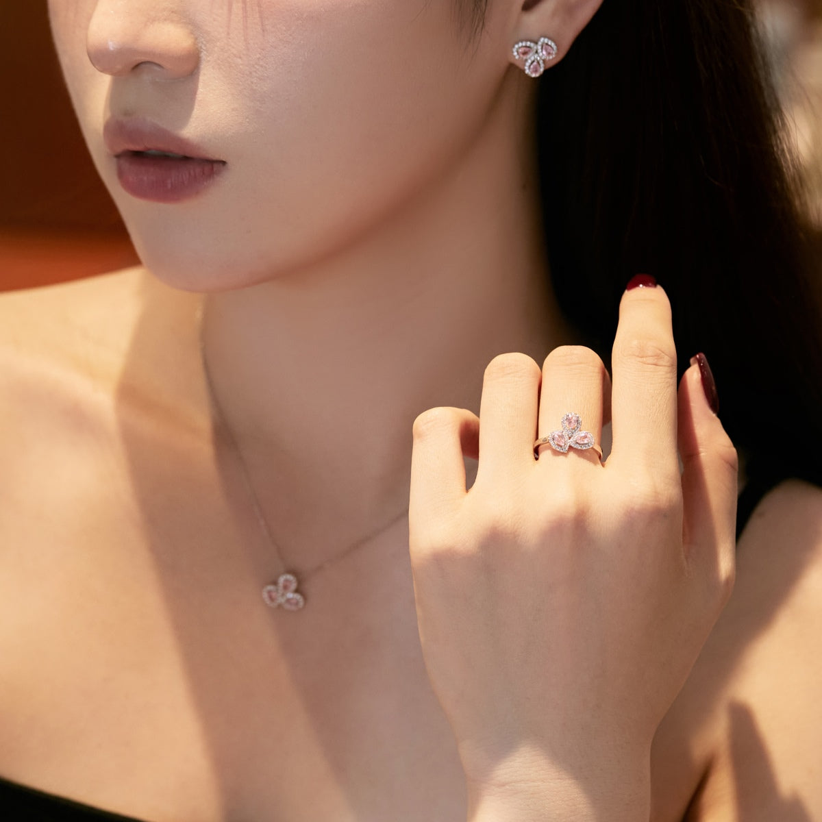 [AuraEcho]Elegant Flower Shape Pear Cut Necklace
