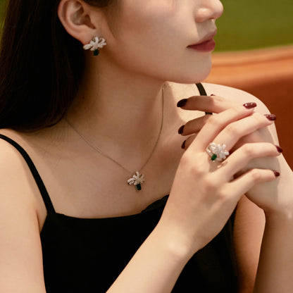 [AuraEcho]Luxurious Flower Shape Emerald Cut Necklace