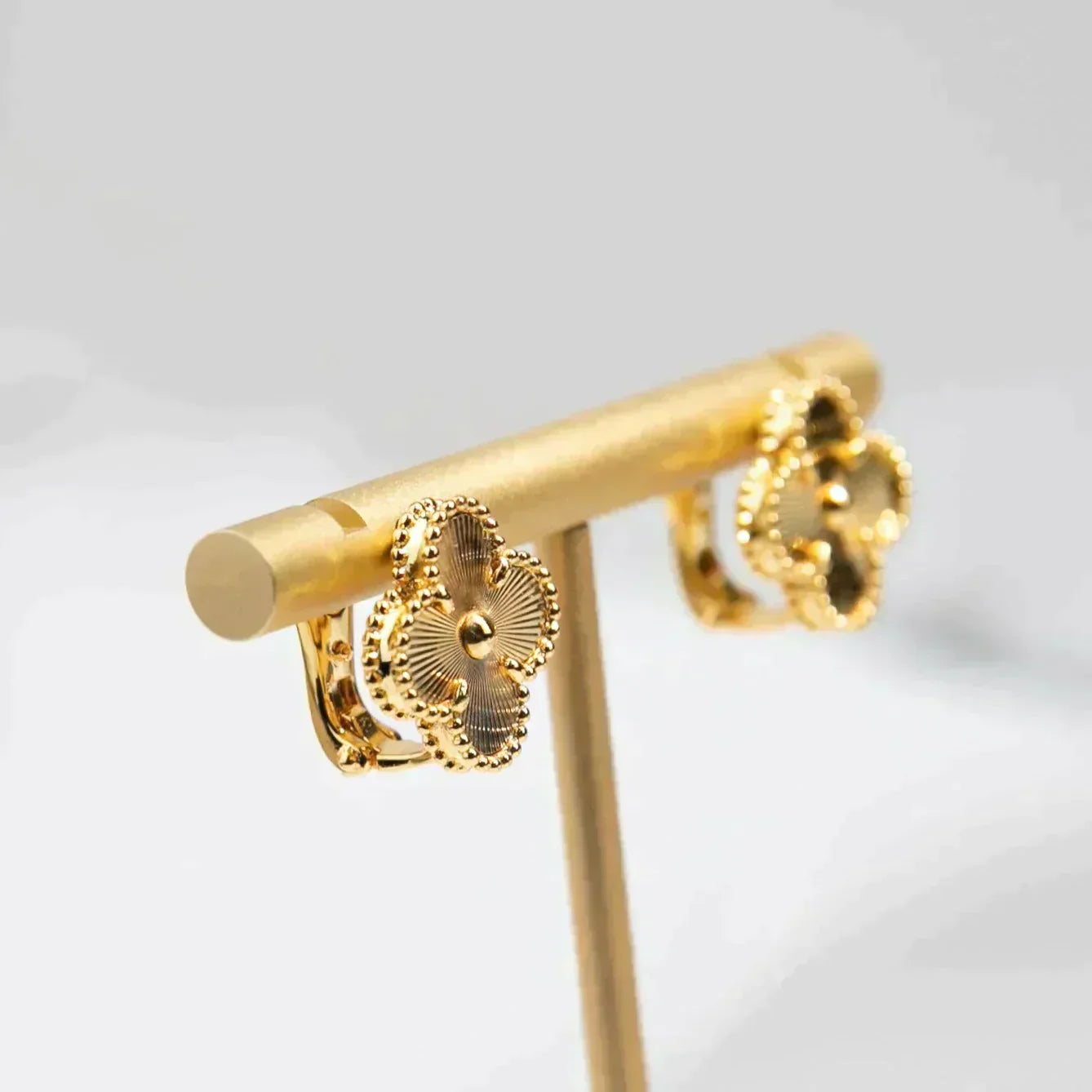[AuraEcho]CLOVER MEDIUM 1 MOTIFS LASER EARRINGS