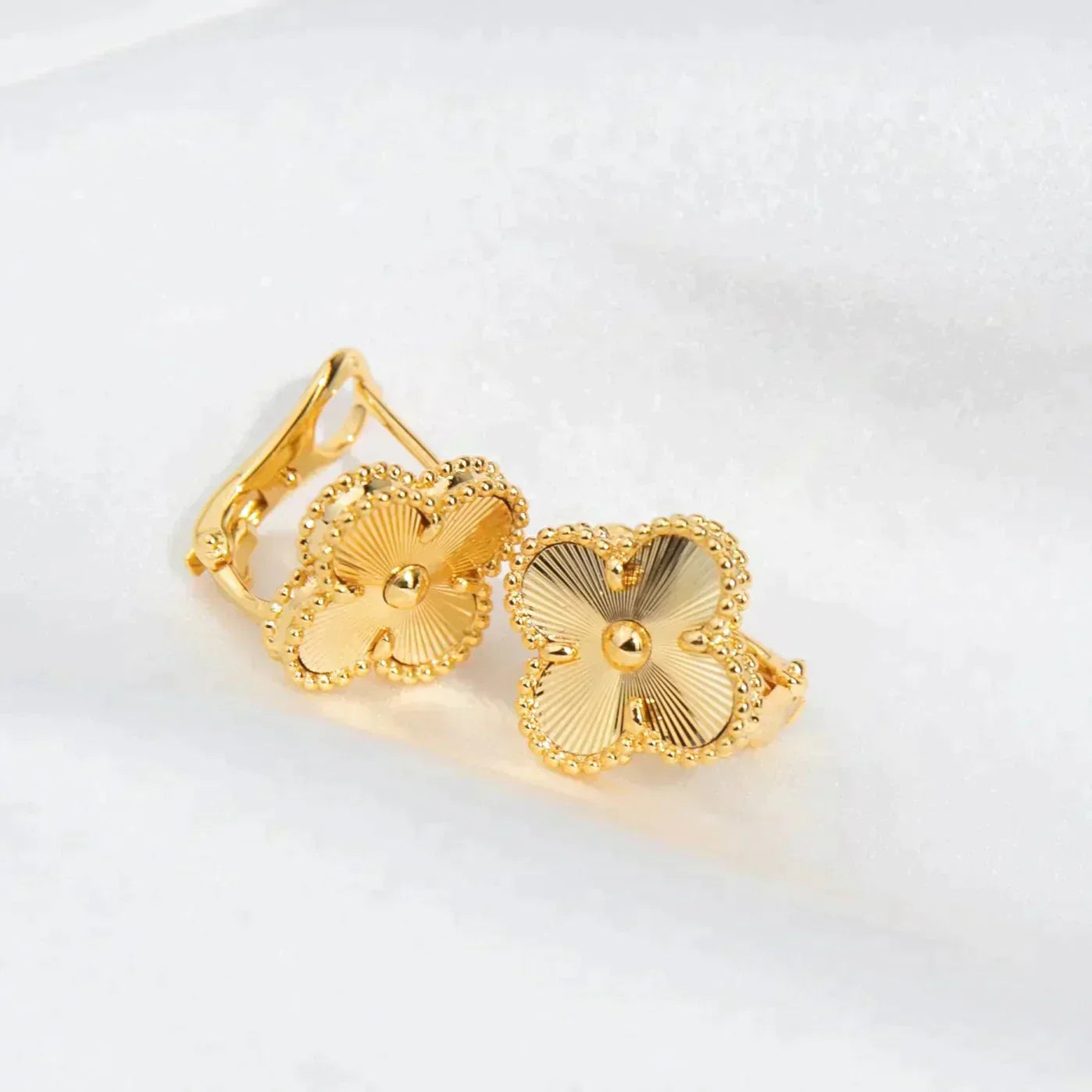 [AuraEcho]CLOVER MEDIUM 1 MOTIFS LASER EARRINGS