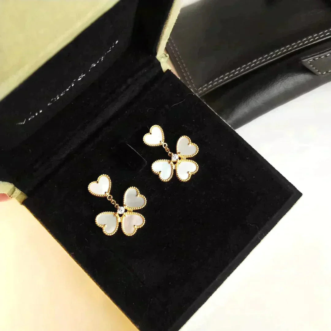 [AuraEcho]CLOVER SWEET WHITE MOP EARRINGS