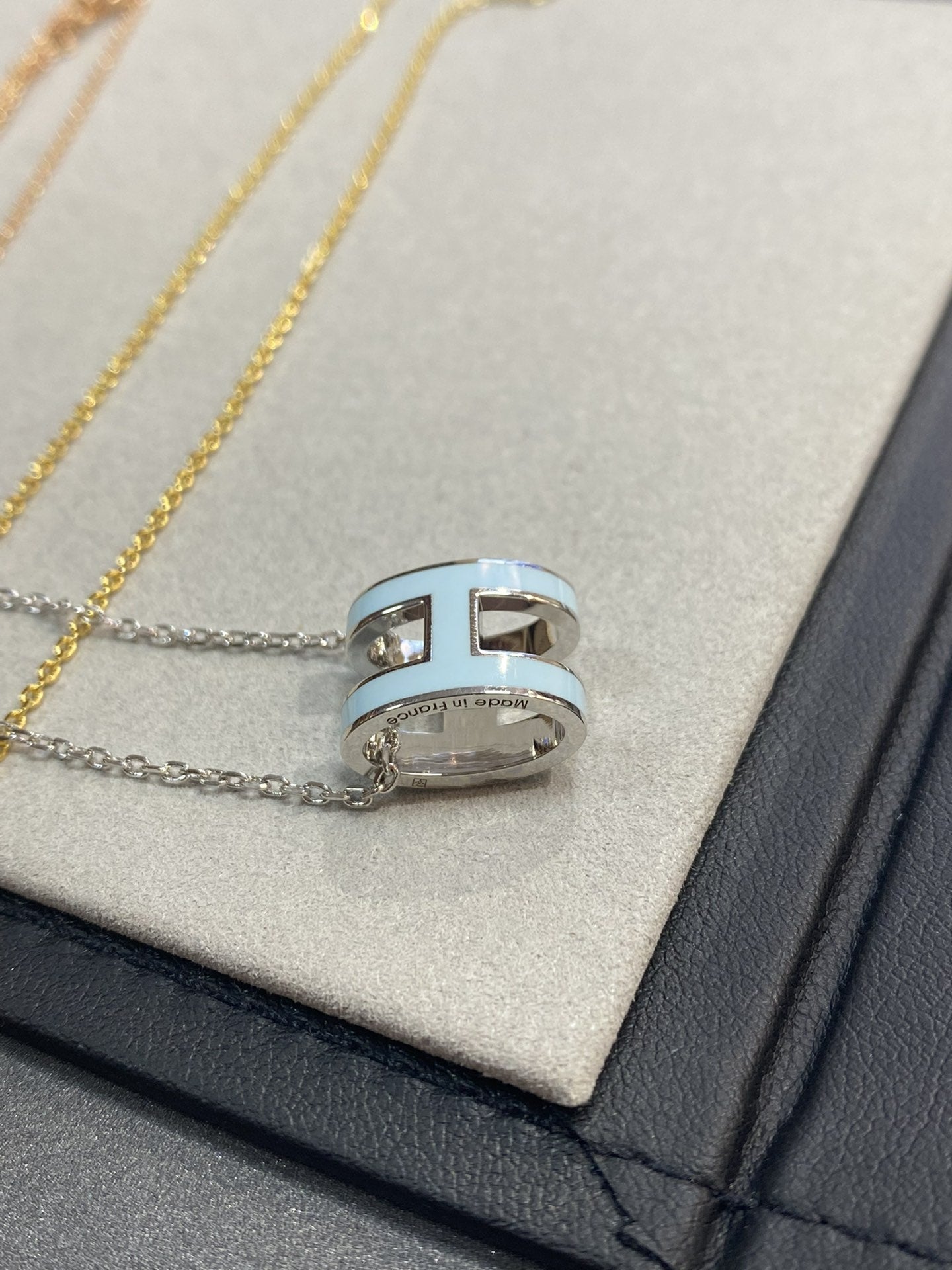 [AuraEcho]POP H LIGHT BLUE NECKLACE