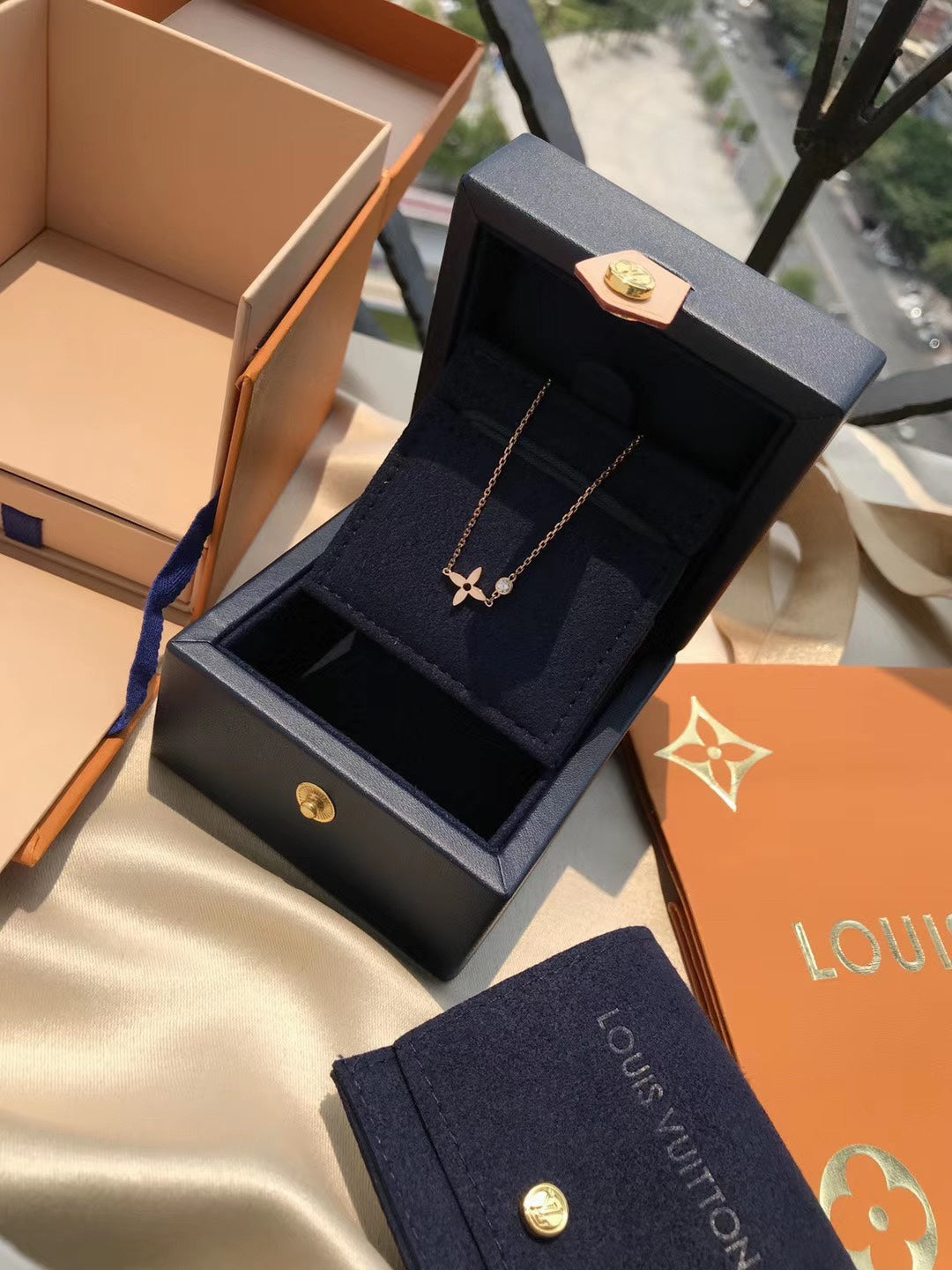 [AuraEcho]BLOSSOM PENDANT PINK GOLD AND DIAMOND