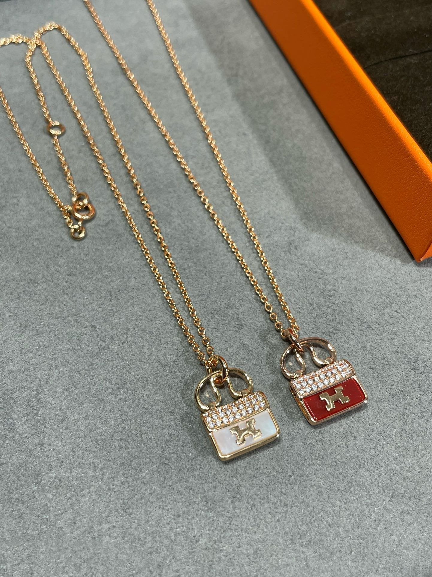 [AuraEcho]H CIRCE MOISSANITE PENDANT NECKLACE GOLD