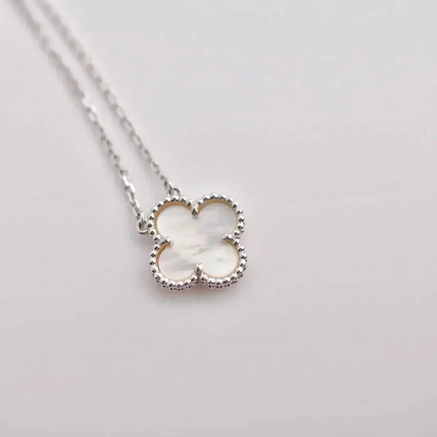 [AuraEcho]CLOVER  15MM WHITE MOTHER-OF-PEARL SILVER