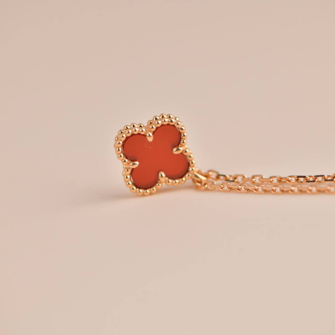 [AuraEcho]CLOVER MINI 9.5MM WHITE CARNELIANS NECKLACE