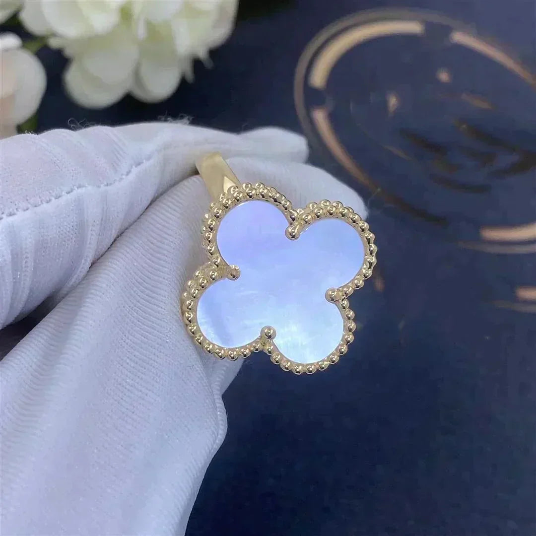 [AuraEcho]CLOVER WHITE MOP RING