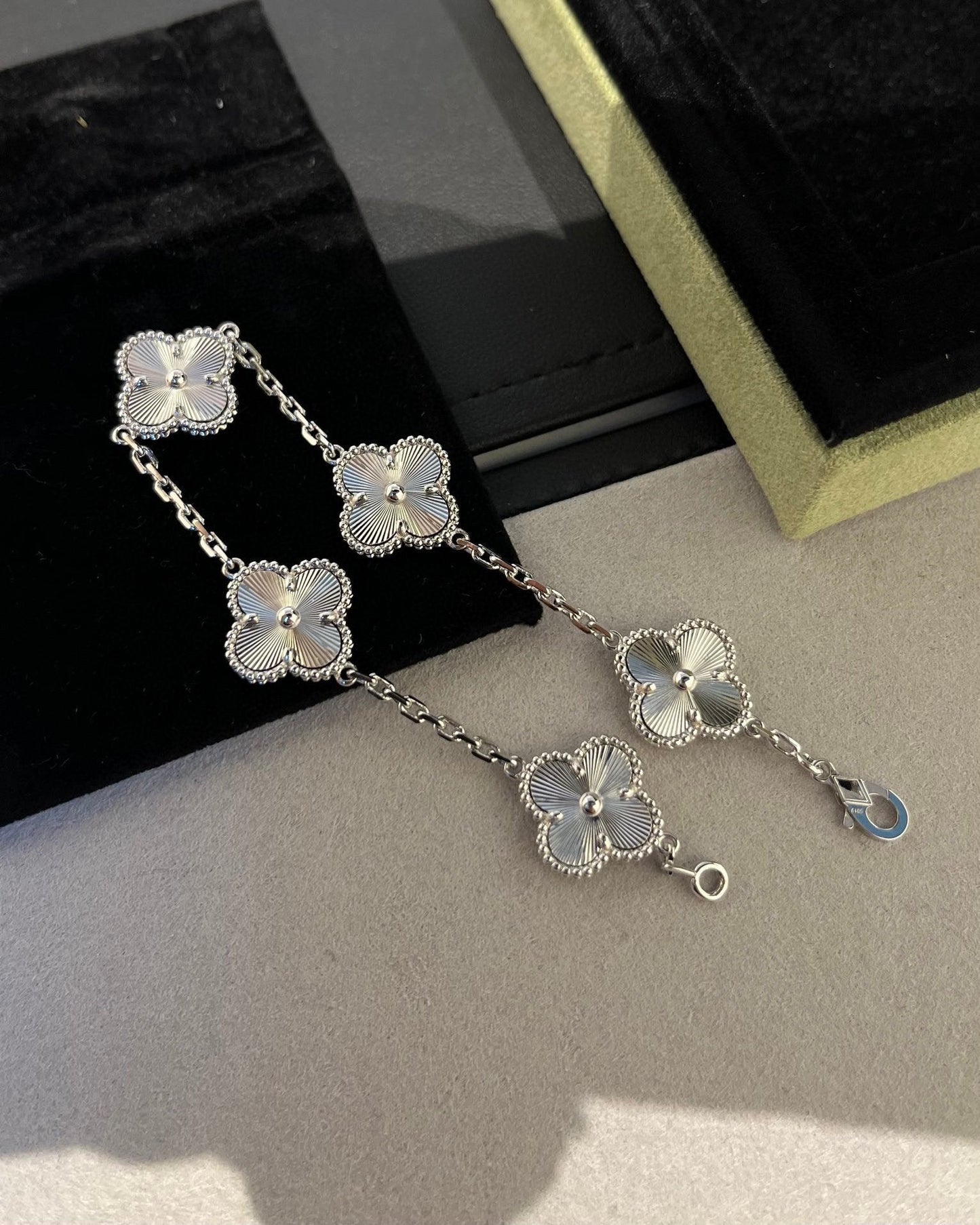 [AuraEcho]CLOVER SILVER 5 MOTIFS BRACELET